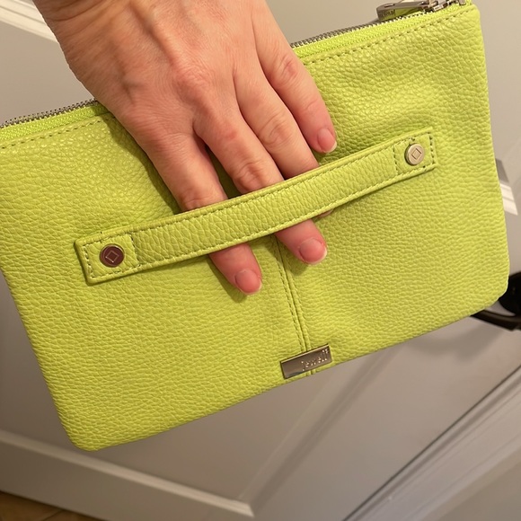 Jewel Citrus Lime Pebble Street Style Urban purse. Removal shoulder strap. - Picture 6 of 10